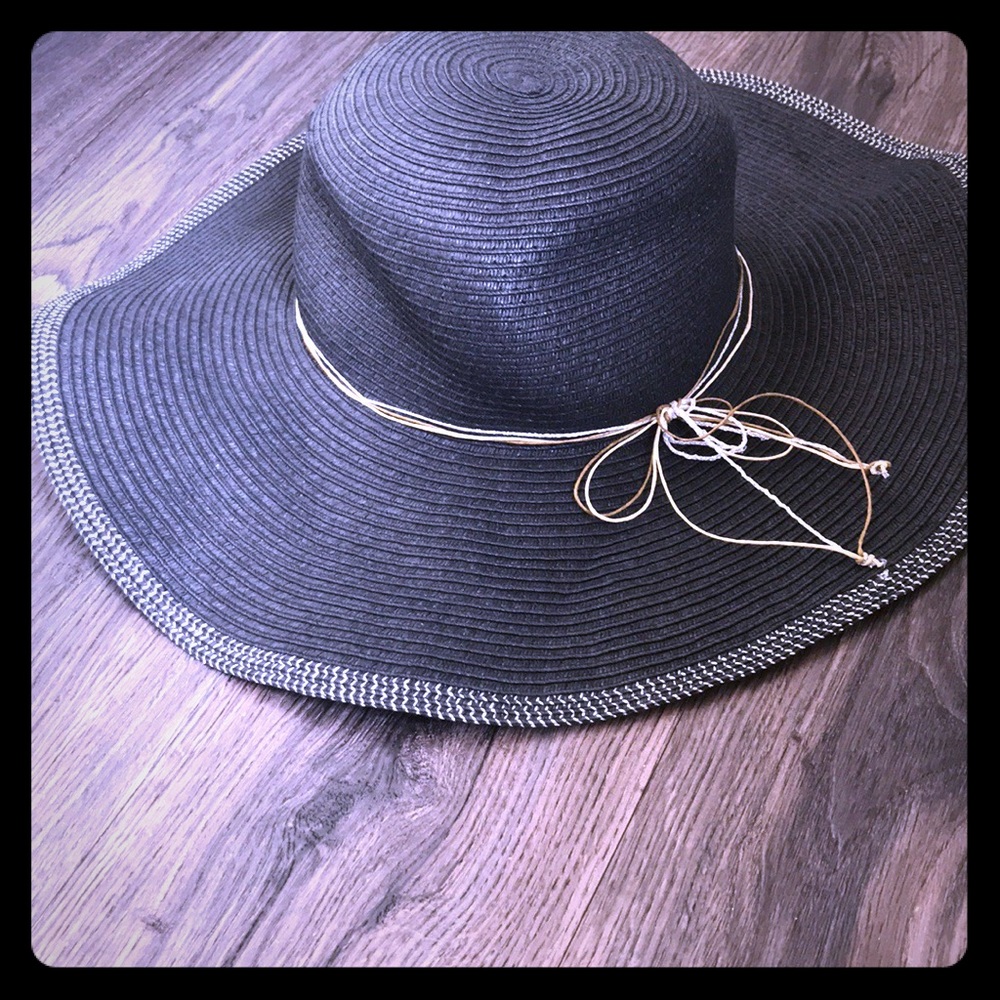 Black Straw Floppy Beach Hat